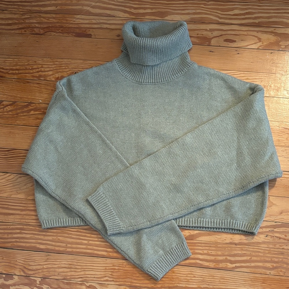 Women's Turtleneck Sweater - Green